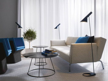 Breeze soffbord med i en modern miljö med Just soffa från Swedese.